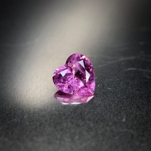 華やかで愛らしいハートシェイプ 0.34ct UP 天然ピンク サファイア