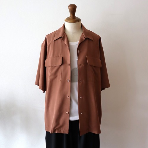 universal products. " OPEN COLLOR S/S SHIRTS (BROWN)"