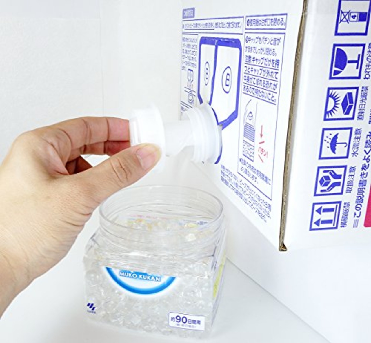 無香空間 置き型 消臭剤 無香料 【 消臭ビーズ でしっかり 消臭 】部屋 玄関 靴箱 下駄箱 クローゼット トイレ ペット のニオイにも 小林製薬 業務用 詰替え 4500g