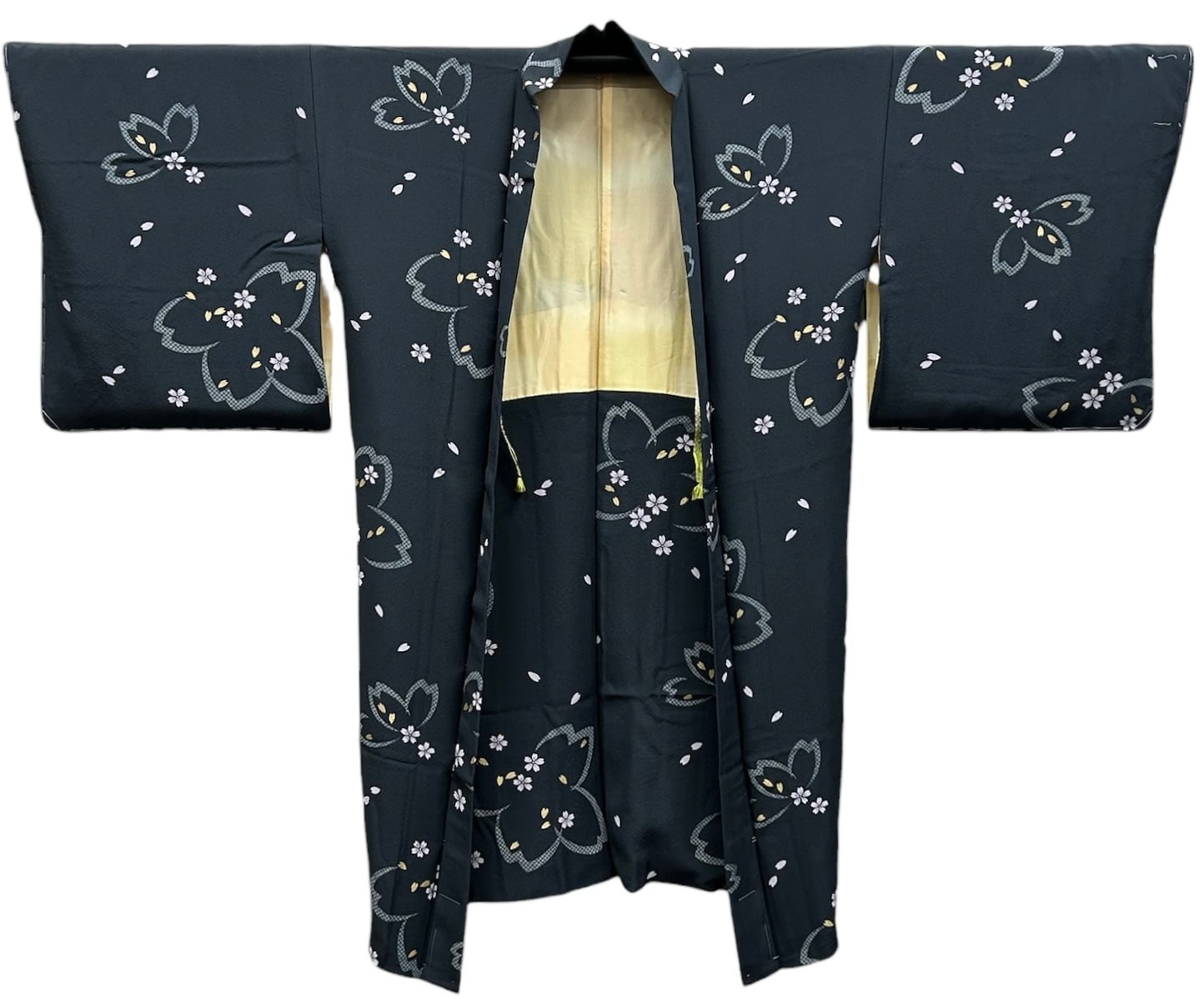 羽織ロング丈　刺繍飛び柄　裄70cm ロング丈羽織 百入茶色 桜柄 三松 裄丈 69㎝ K3725 | 着物 ひょうたん堂