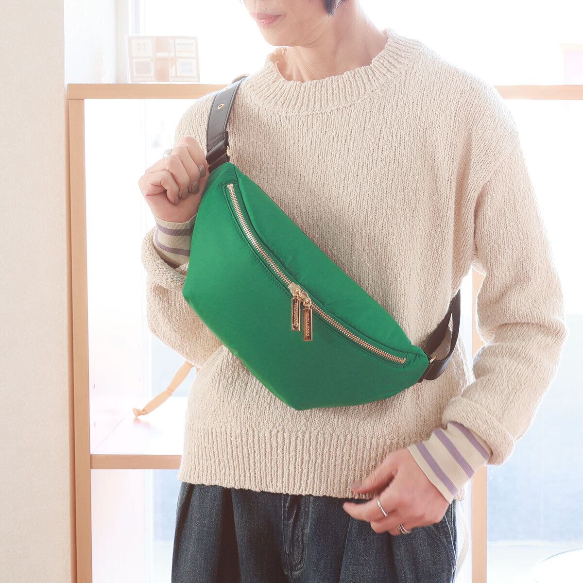 【営業日15:00迄のご注文は当日発送可能】VIOLAd'ORO (ヴィオラドーロ) セミシャイニーファブリック ボディーバッグ