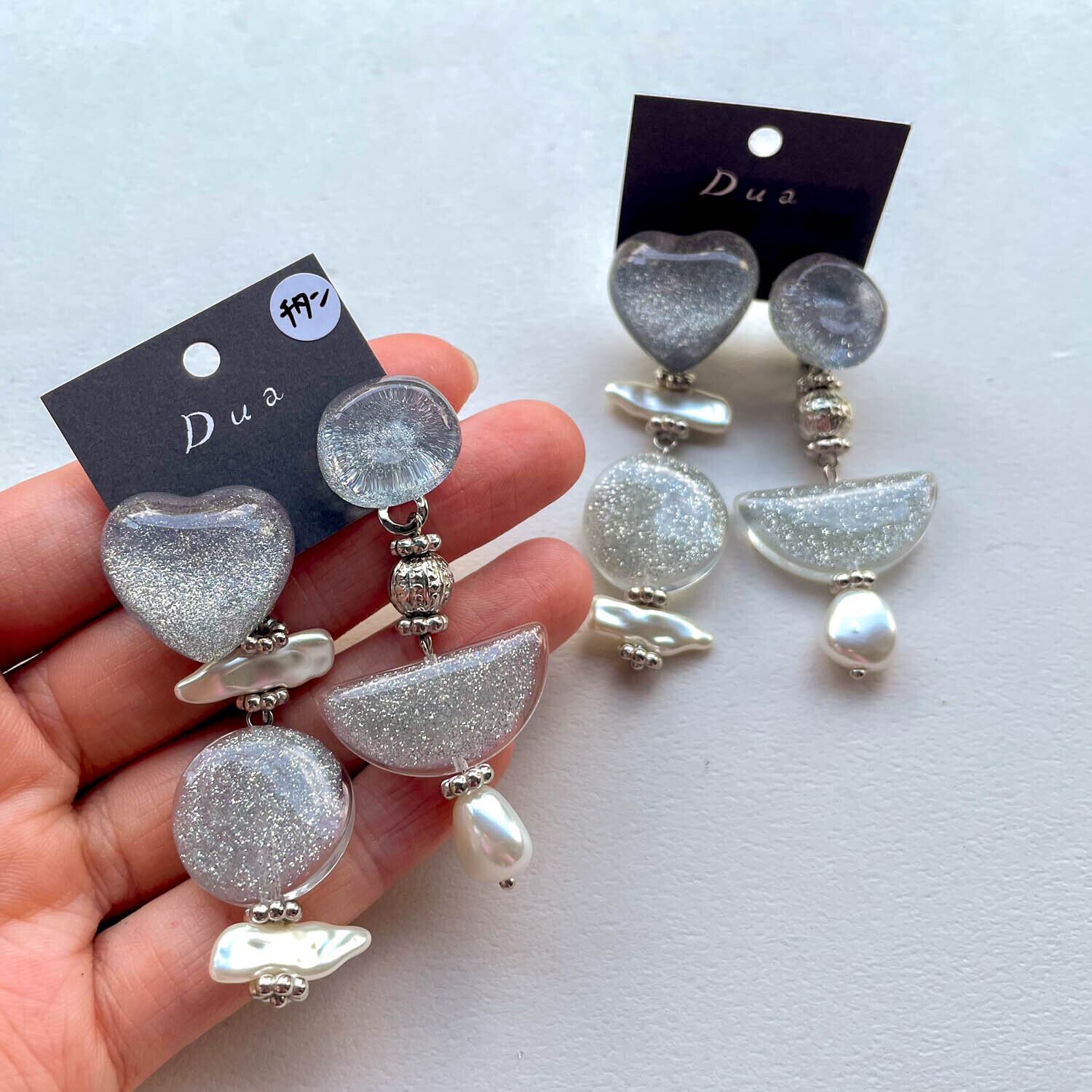 シルバーラメとパールアシンメトリー〈ピアス/イヤリング〉 | Dua