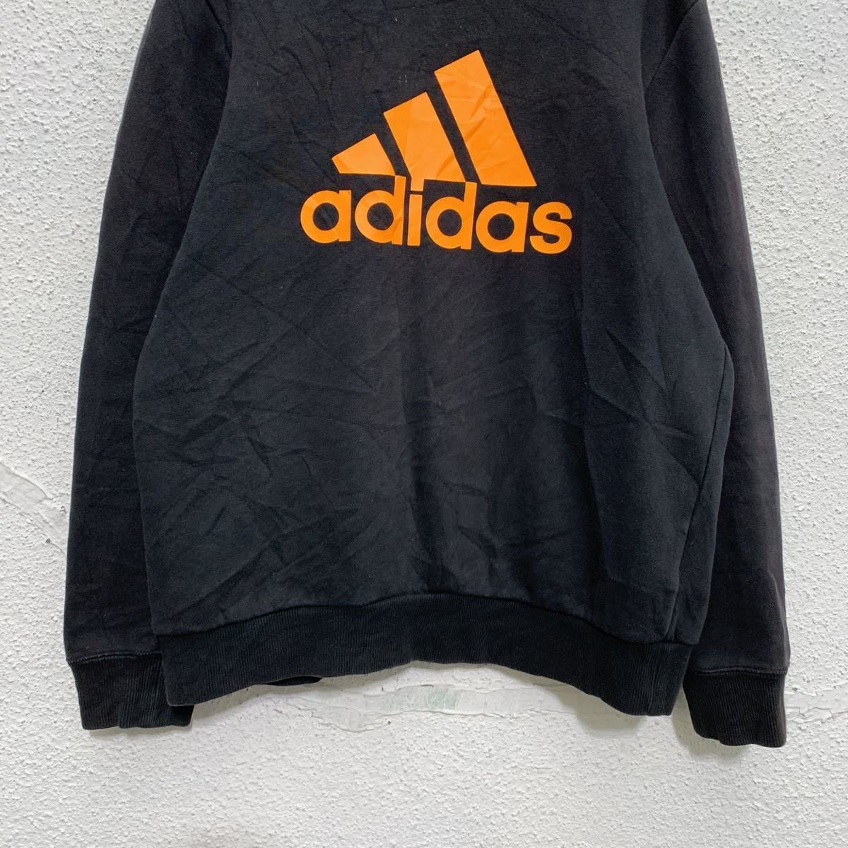 adidas アディダス　黒　トレーナー　160size