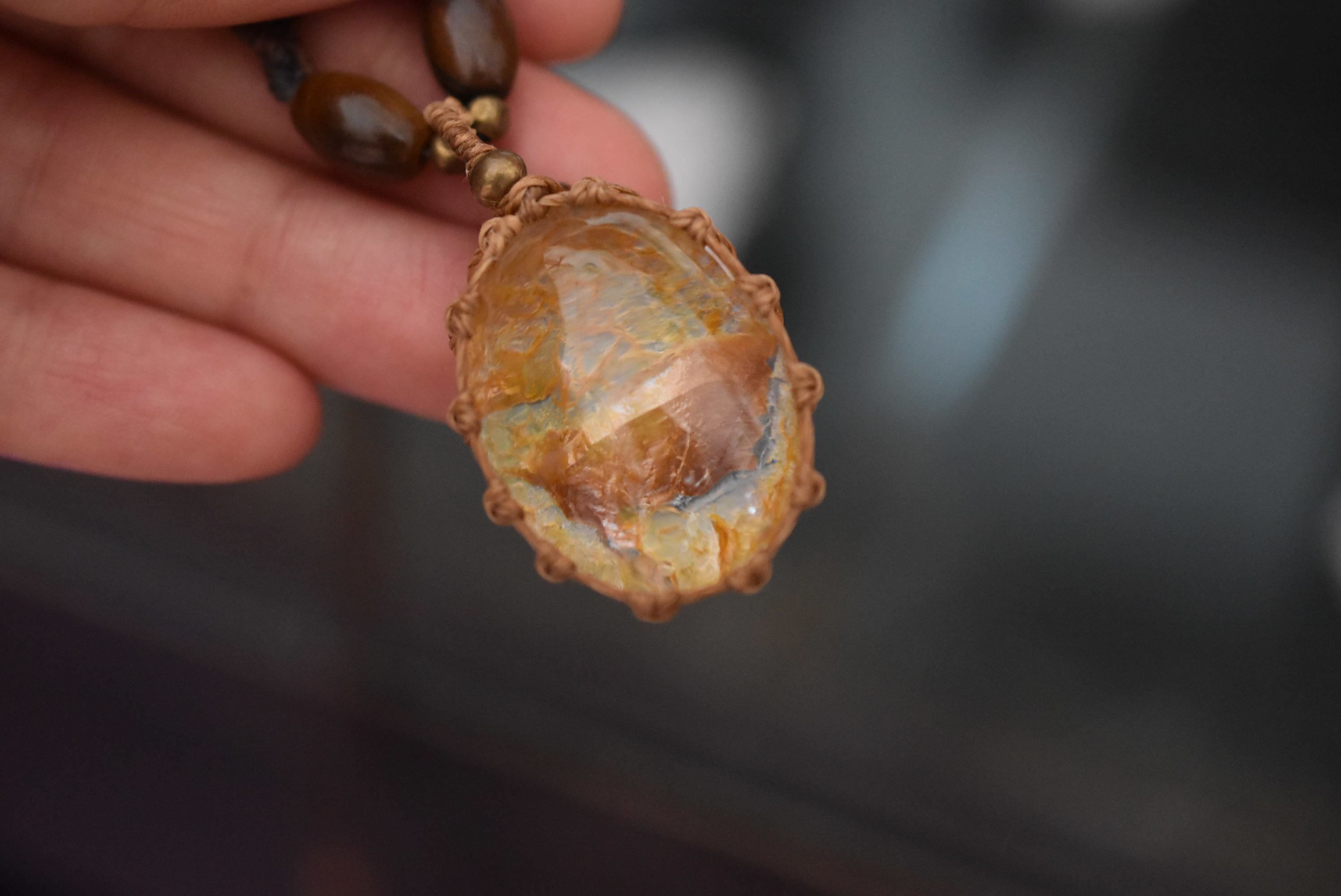 自然の神秘★湧き出るイエローインクルージョン★ガーデンクォーツ マクラメペンダント
