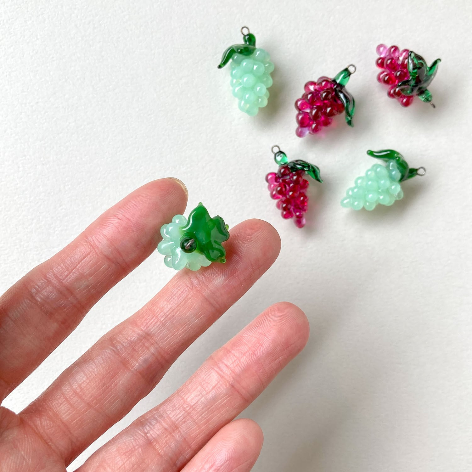 葡萄のチェコガラスチャーム | Dua-アクセサリーパーツショップ