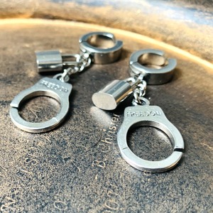 ステンレスハンドカフパドロックイヤリング