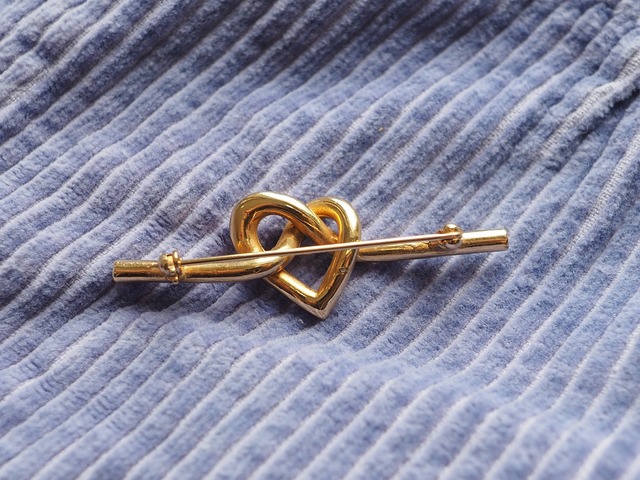 Heart Knot Design Brooch