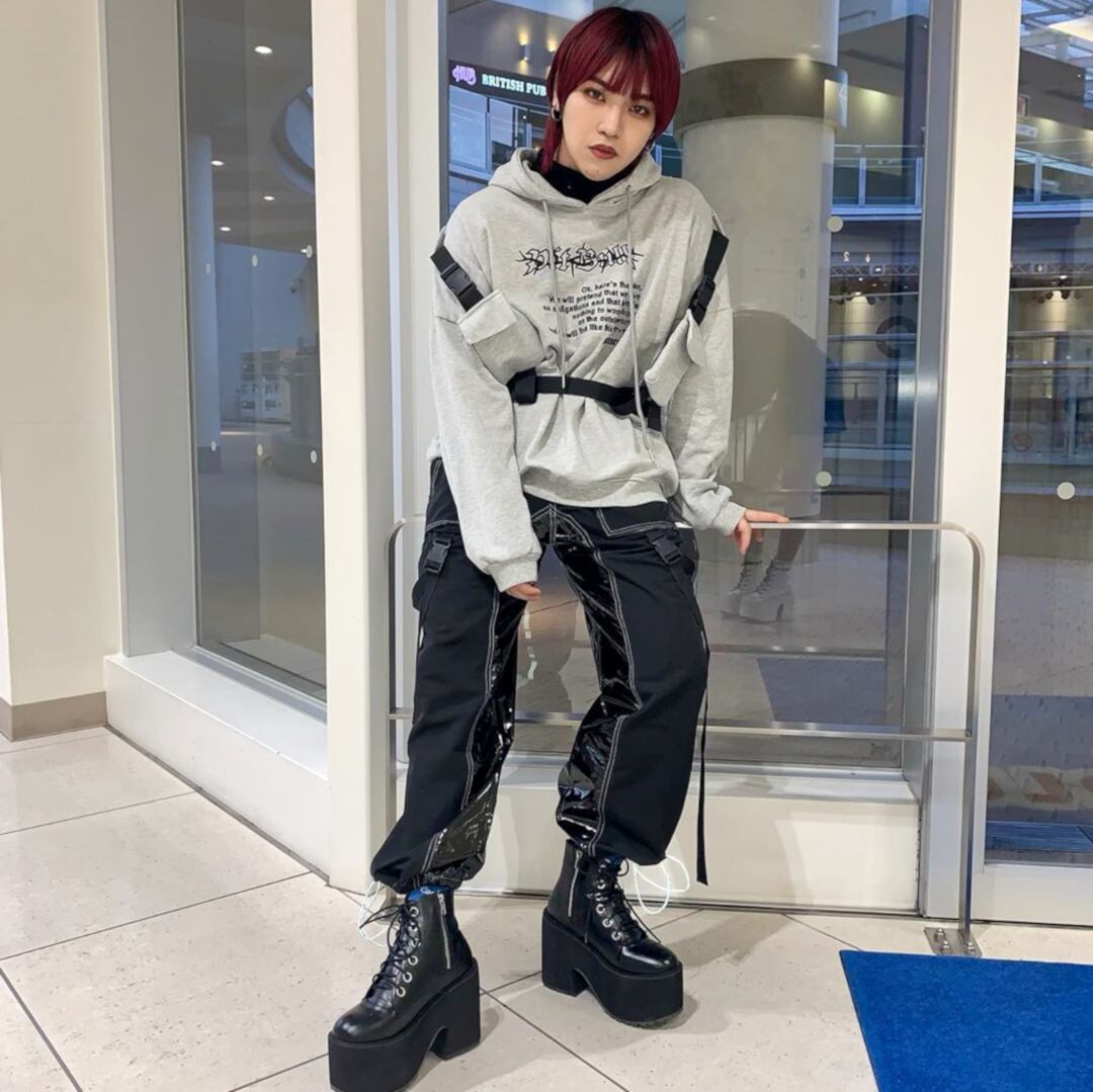 11 19 完売black再入荷 ベルト ポケットベスト付きパーカー Volcan Aphrodite