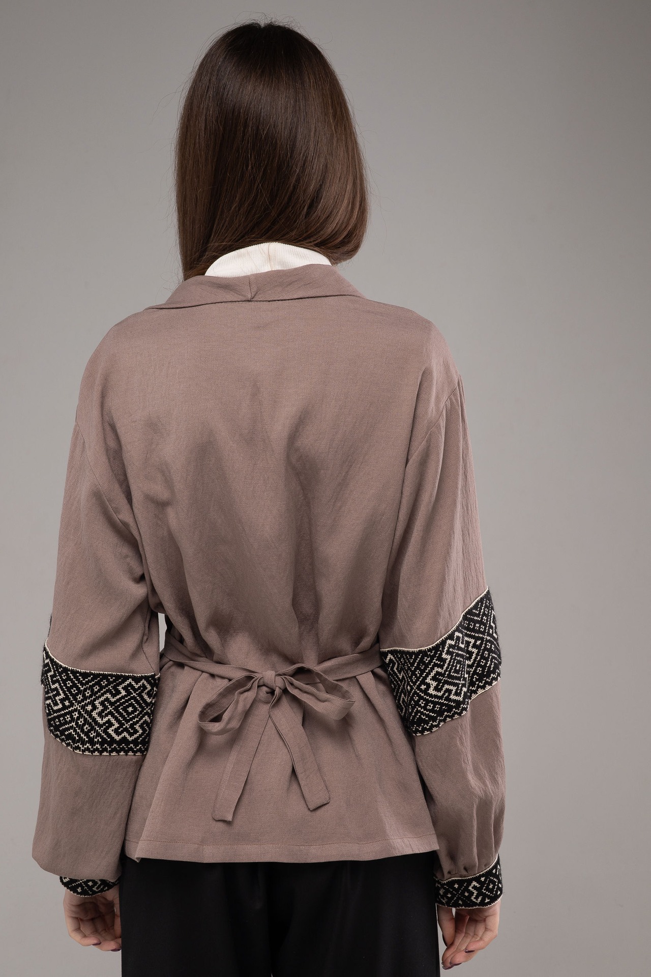 ウクライナ刺繍ジャケット　グラージュ・ニジンカ（平行縫い）手縫い　レディース・フリーサイズ - 3