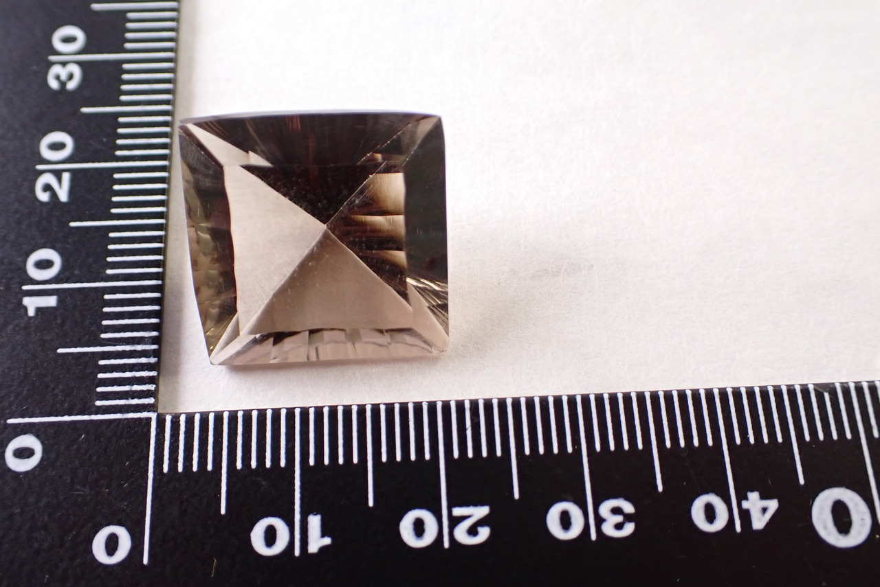 スモーキークォーツ　20.50ct　[C2‐1180]