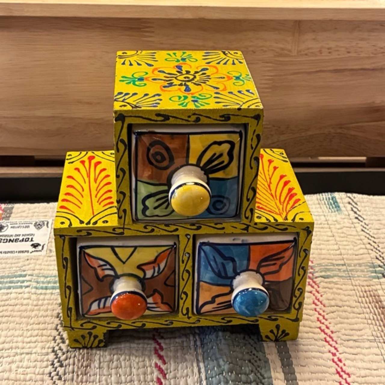 India Blue Pottery Mini 3-Drawer Unit　インド　ブルーポタリ3ドロワーチェスト　凸型　イエロー　全2種　引き出し　置物　玄関収納　メヘンディアート　鍵入れ　印鑑入れ　ハンドメイド