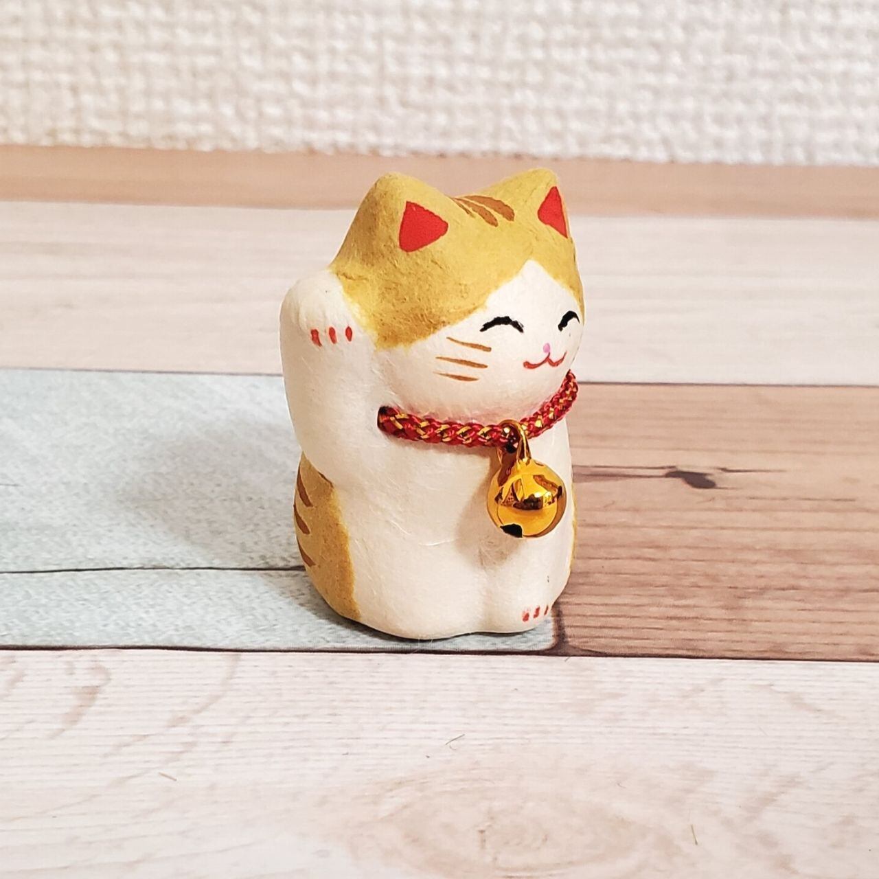 ちぎり和紙のにっこり招き猫(トラ)