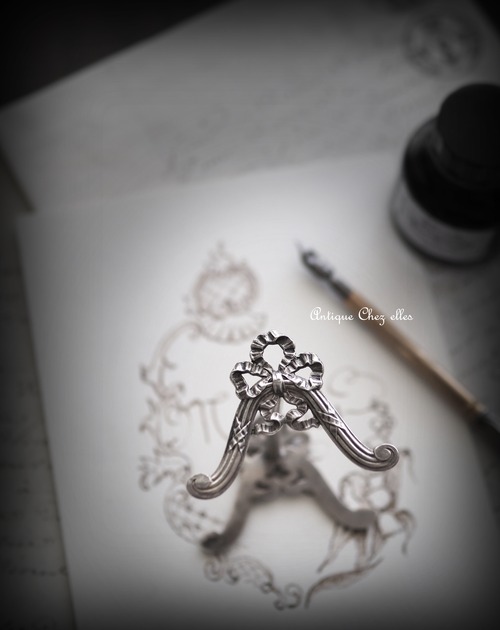 リボンのペンレスト/カトラリーレスト