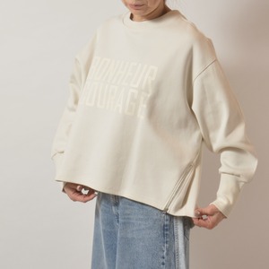 【２色】LUGIVA　ファスナースリットプリントトレーナー　色：オフホワイト、カーキ　商品番号：102639