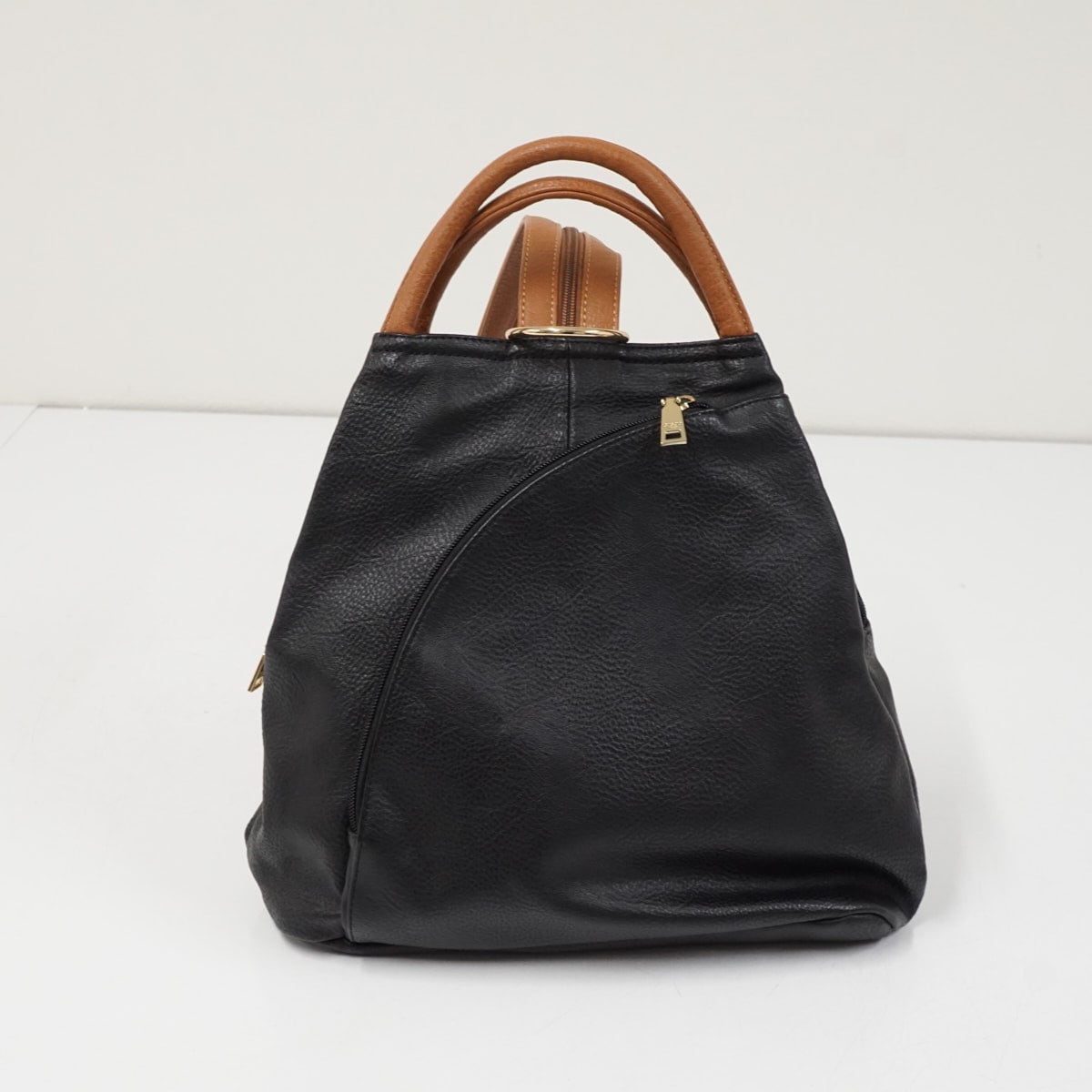 GUSCIO グッシオ イタリア 3WAY 三角リュック レザータッチ素材 USED