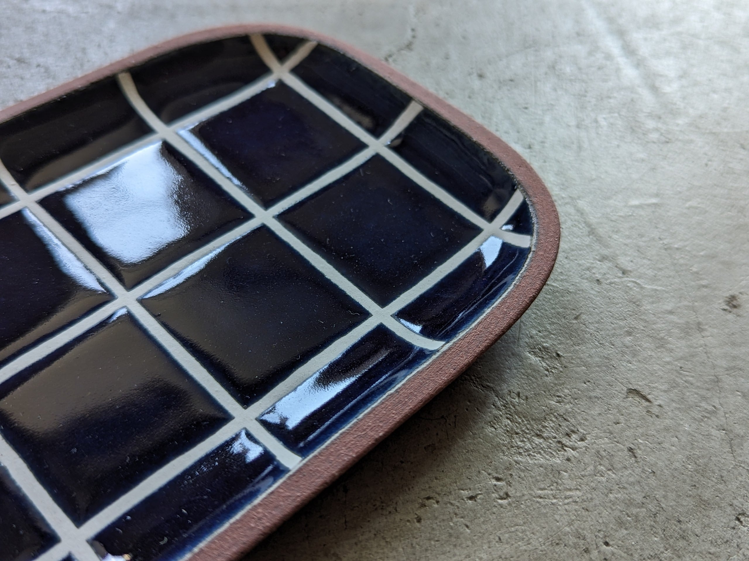 やちむん 角皿・小 ／ タイル（藍色） | 一翠窯 | inoya | Basic Life