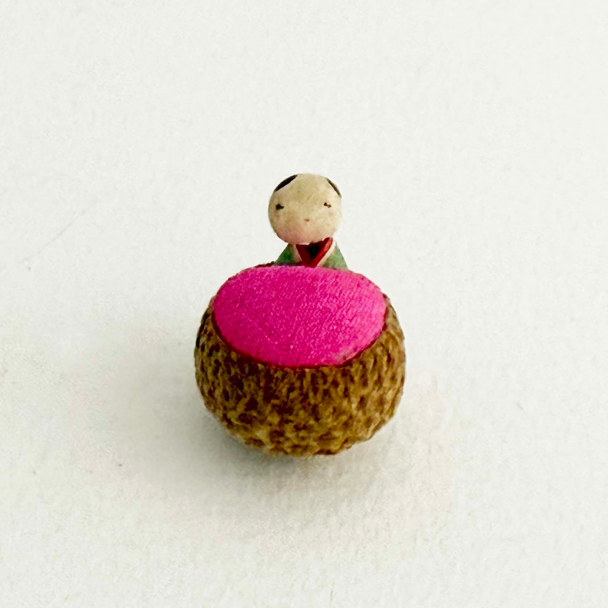 こけし in 針山（昭和30年代ピンクッション）