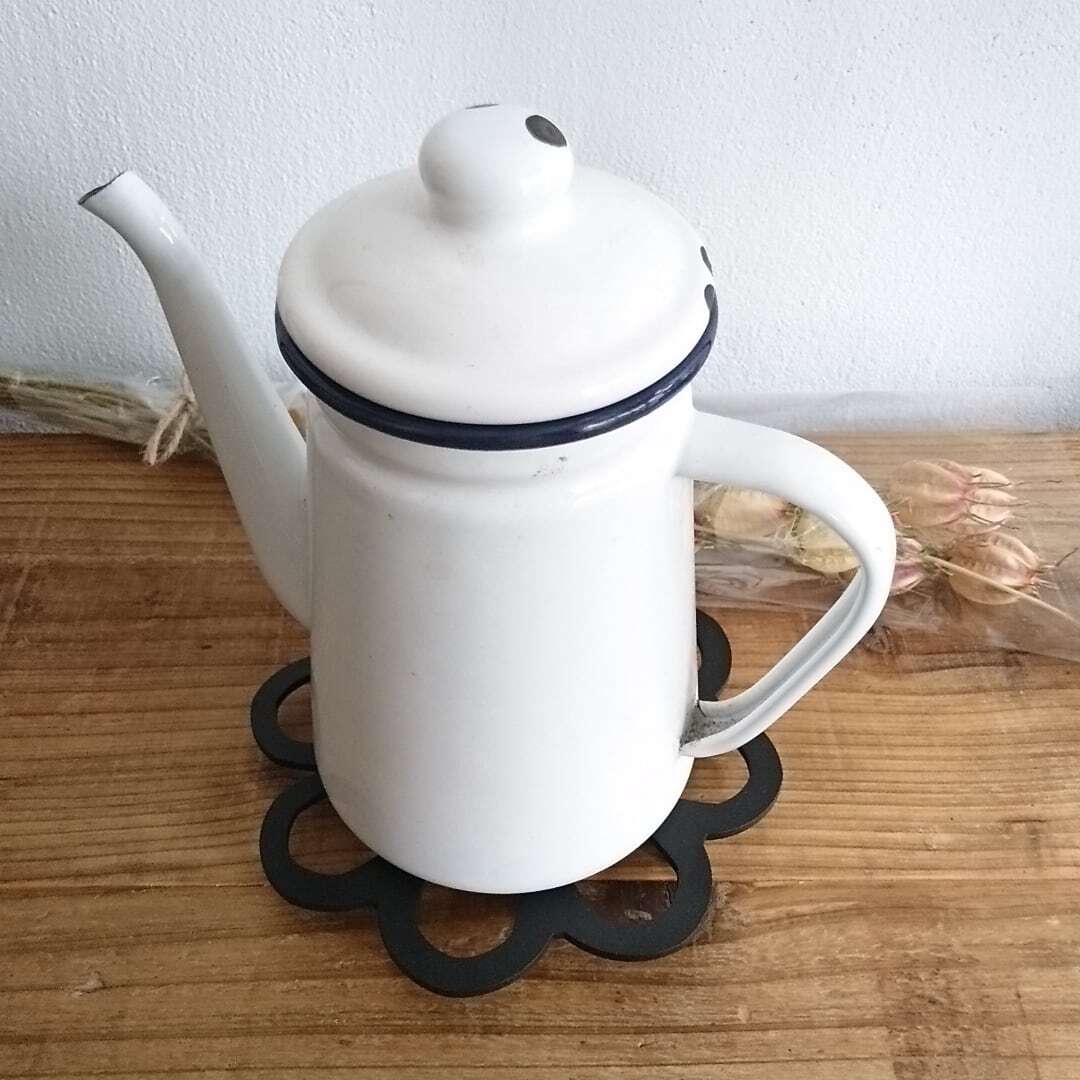 花型の鉄の鍋敷き 【Te-N001】 アイアン鍋敷き ポットマット 贈り物に