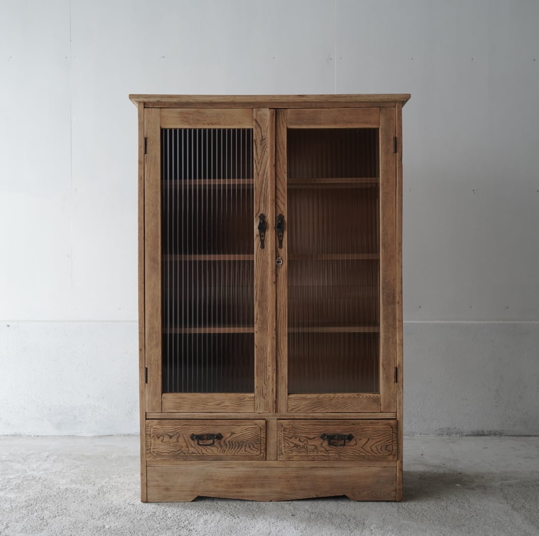 モールガラスのキャビネット