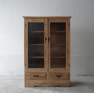 モールガラスのキャビネット