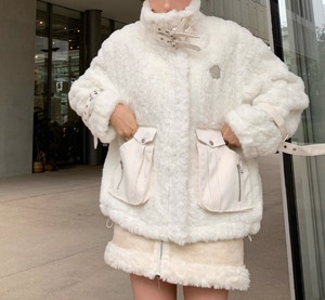 レディース コート 着る毛布 ダウン 上着 ボアコート ムートンコート ボアジャケット ダウンジャケット 膝丈 長袖 ボリューム袖 襟付き 角襟 丸襟 Aライン フェミニン もこもこ ふわふわ ふっくら ファスナー ポケット 前開き ヴィンテージ ダウン ボア ファー フェイクファー 厚手 裏起毛 かわいい 主役級 存在感 ヴィンテージ ラブリー キュート ロリータ カントリー ロマンティック ナチュラル 冬 誕生日 ママ マタニティ デート お出かけ 旅行 女子会 休日 双子 韓国 オルチャン コーデ