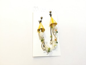 【ピアス変更可能】mugi  クラッカーイヤリング 黄