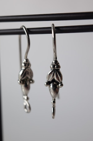 Staring Silver Earrings -003