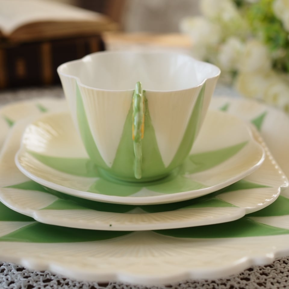 美品 英国Shelley シェリー フラワーハンドル カルテット カップ