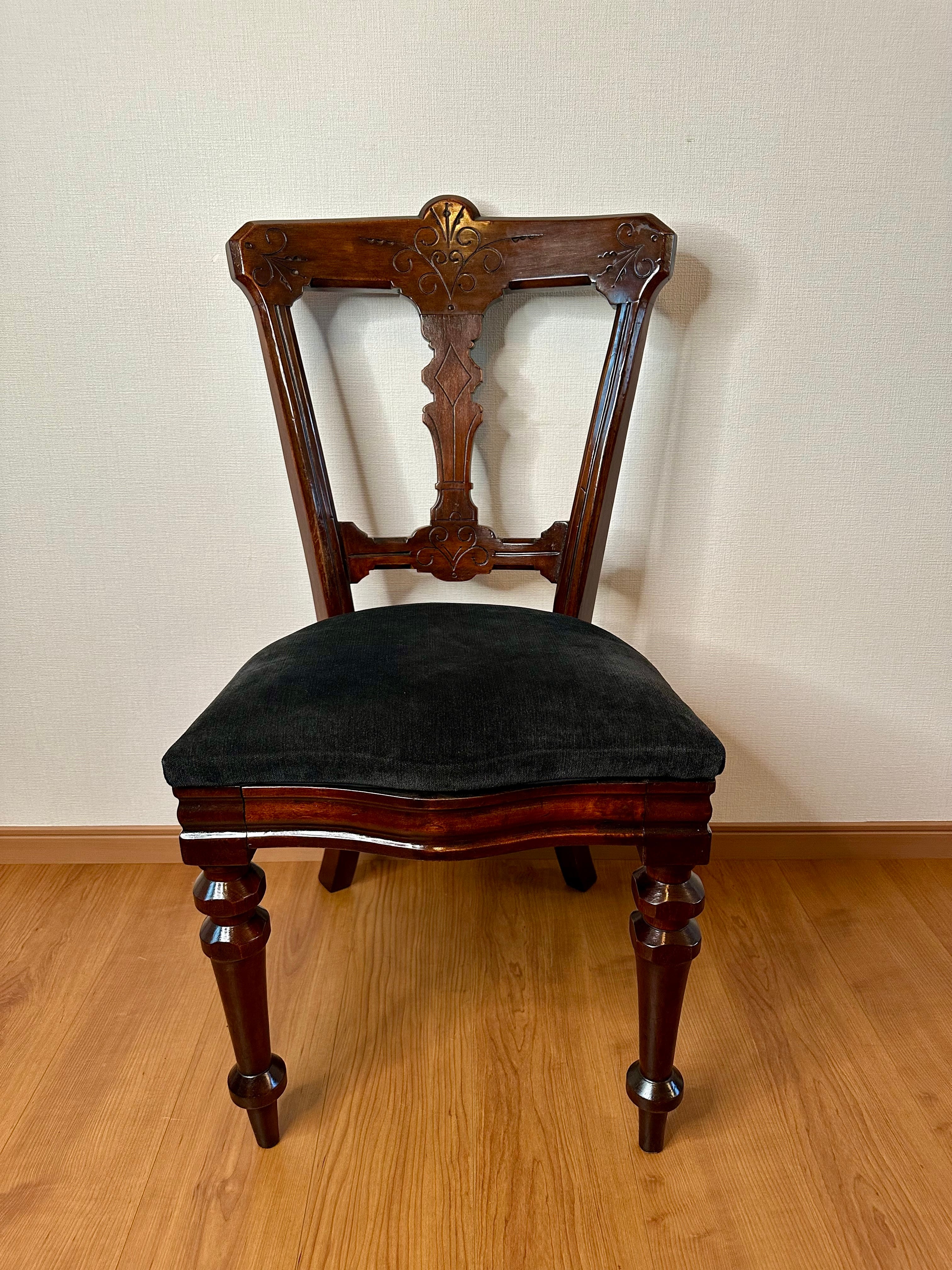 ポルトガル アンティークチェア 1880年代 レザー ウォールナット ポルトガル アンティークチェア 1880年代 レザー ウォールナット