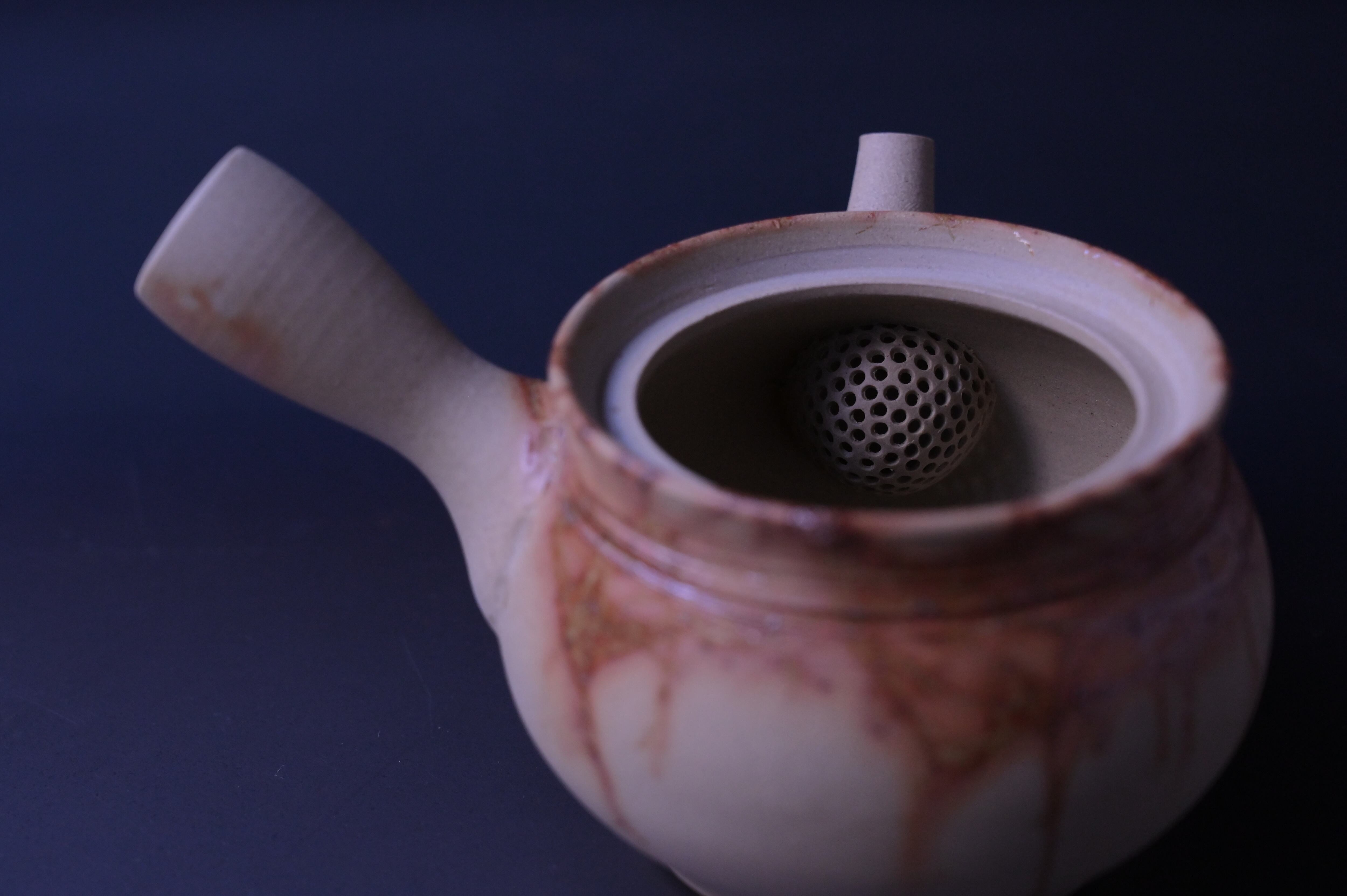 谷川仁 白泥藻がけ茶注 B | 鎌倉倶楽部 茶寮