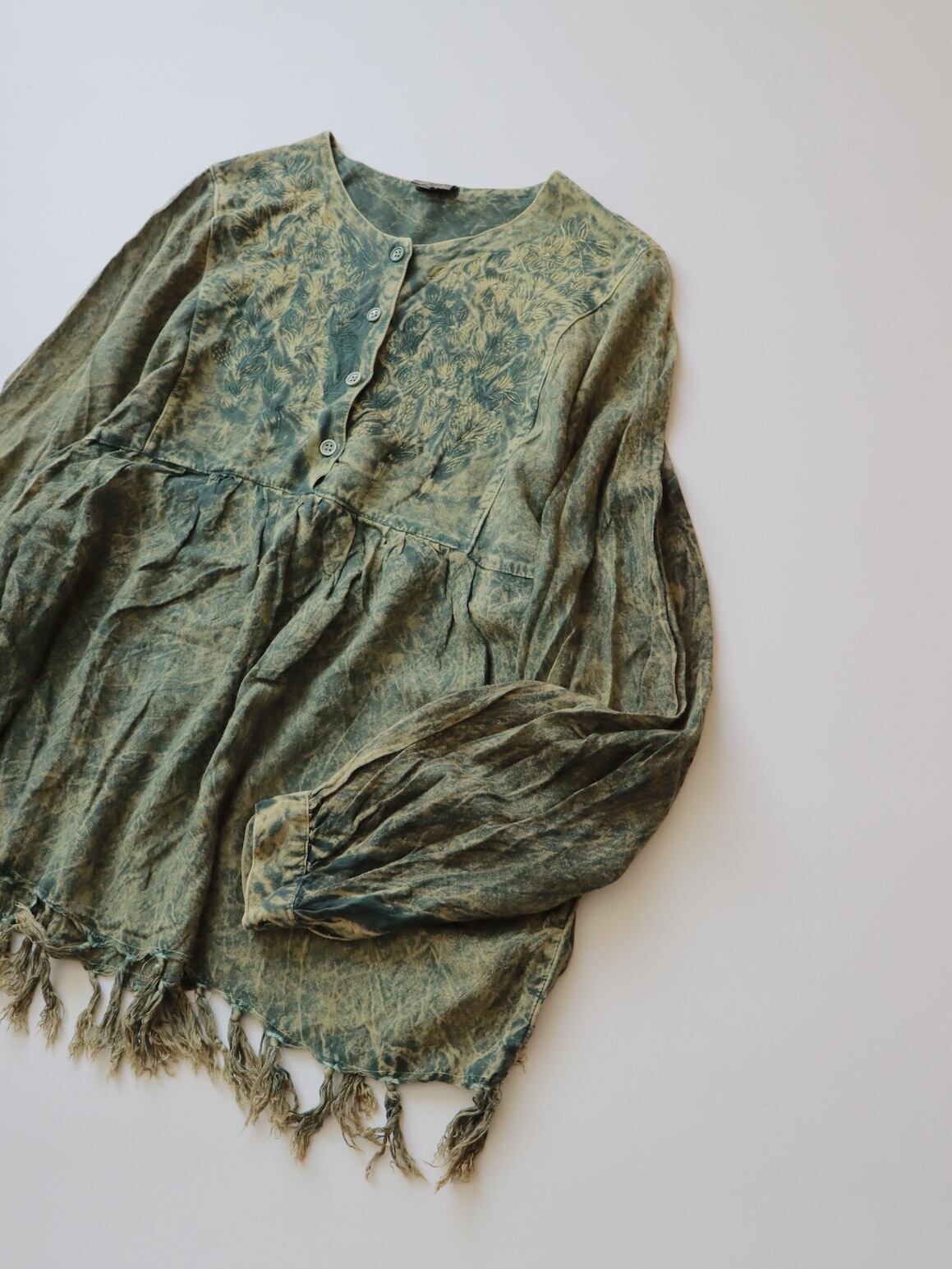 ●90s chemical wash design embroidery blouse