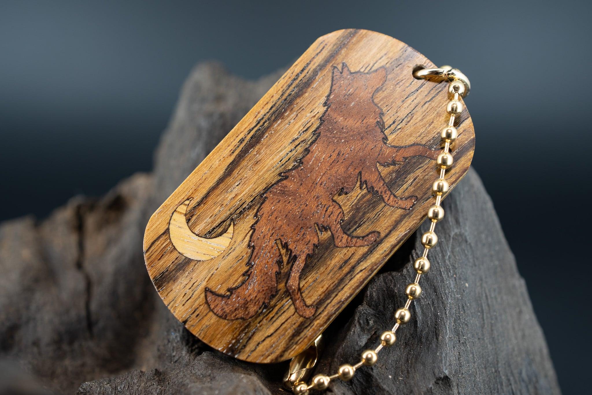 【黄王檀】リオグランデパリサンダー ドッグタグ 象嵌 闊歩