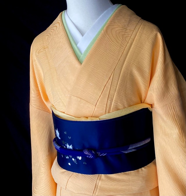 クチナシ色の色無地着物〉ひとつ紋 M 流水模様 美品 イエベ 織り出し  