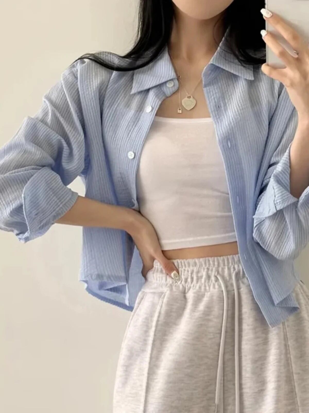 シックなブルーストライプのショートノースリーブポロシャツレディースデザインベースレイヤーシャツターンダウンカラーシングルボタン長袖日焼け止めシャツ