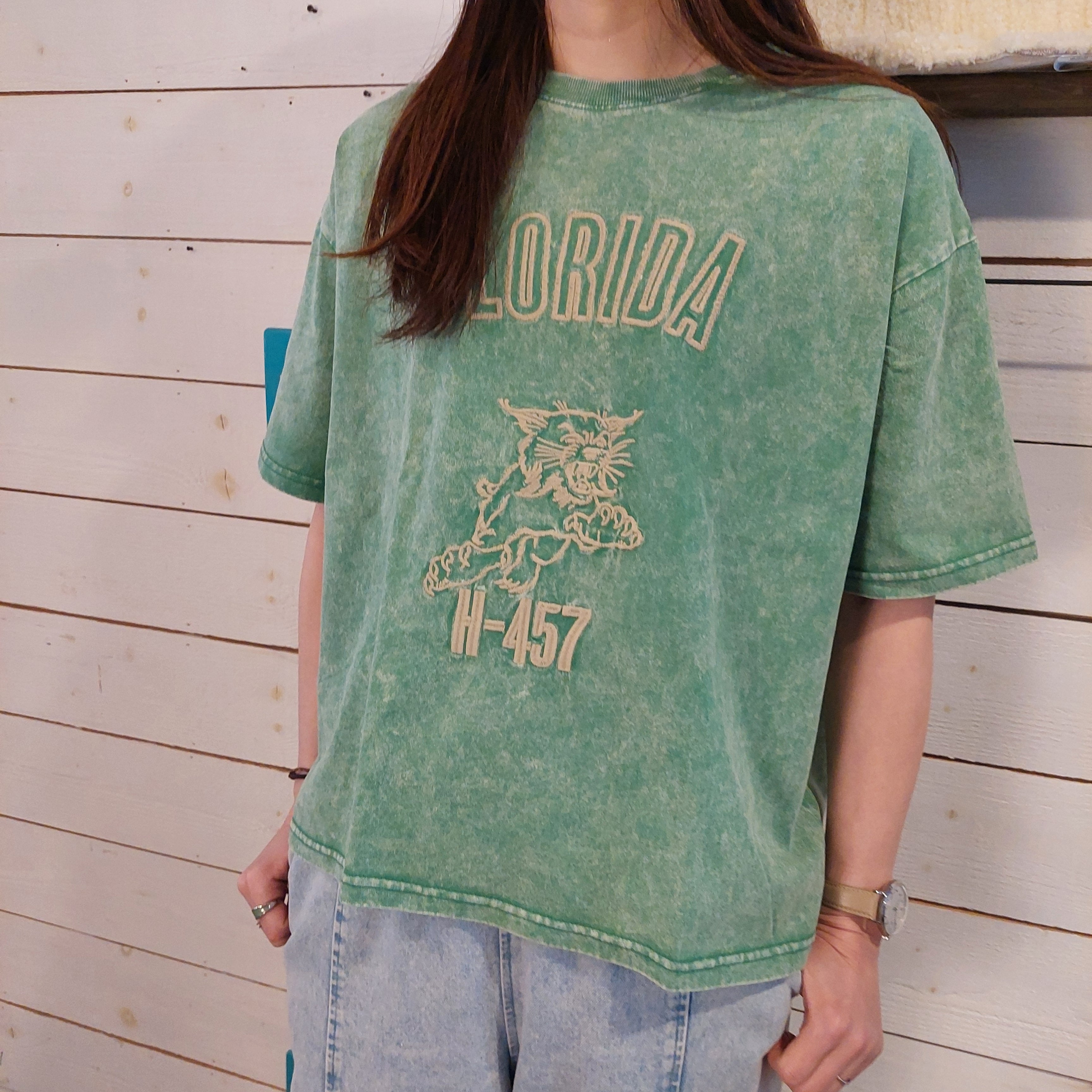 『People's』411 KAKELA  天竺ピグメント カレッジ虎刺繍クルーネックＴシャツ