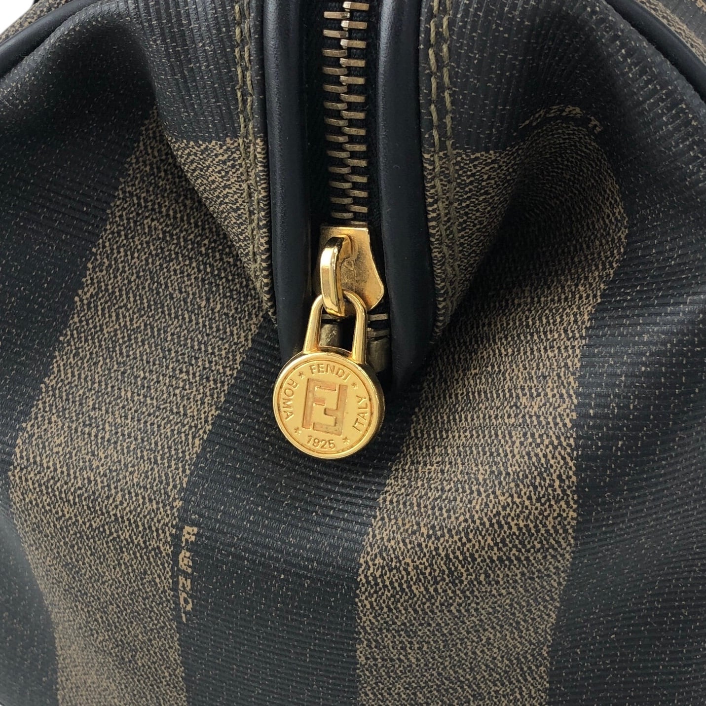 FENDI フェンディ ペカン柄 ハンドバッグ ブラック PVCレザー 2WAY