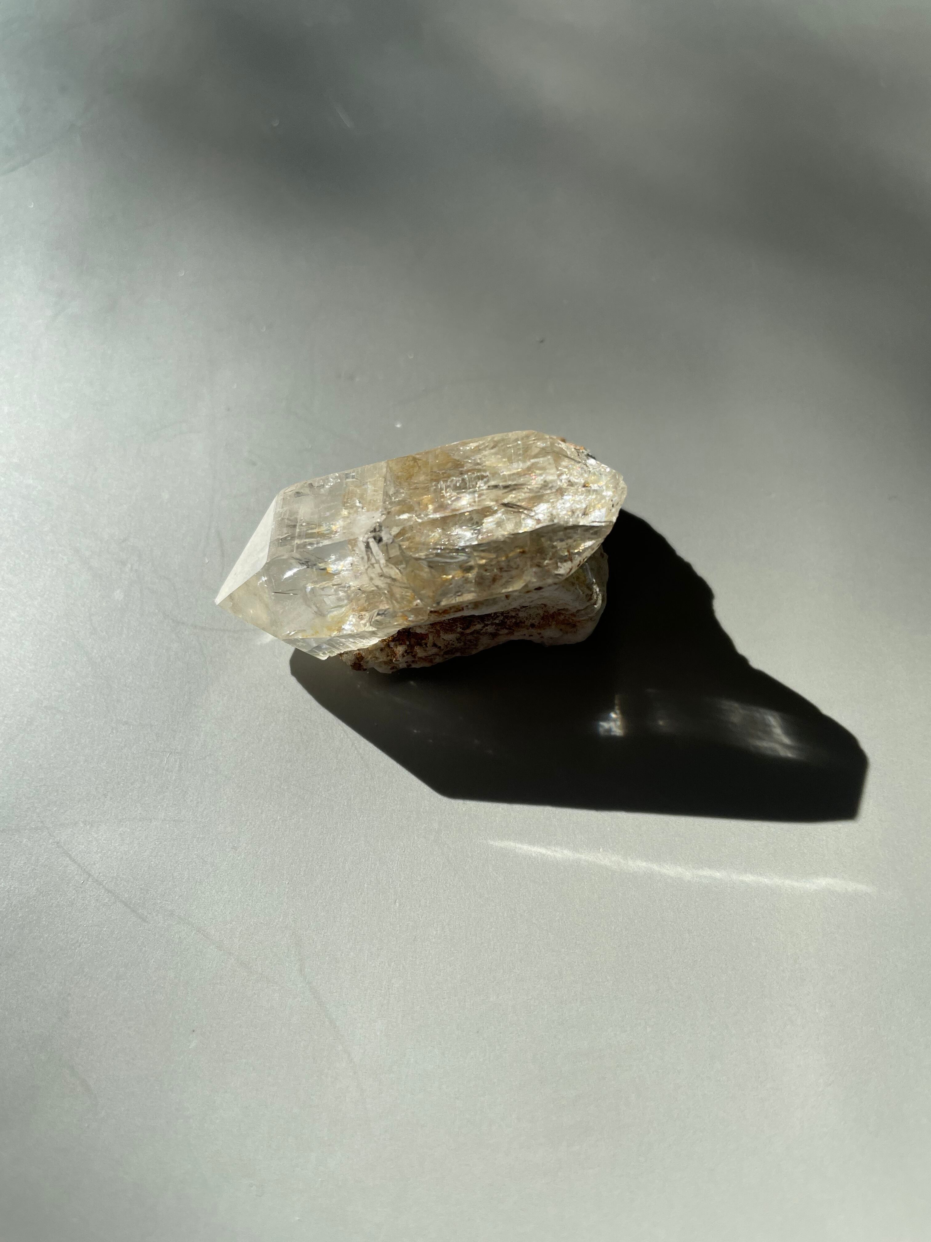 パキスタン　ギルギット　スカルドゥ産　ヒマラヤ水晶　DT ルチル　虹