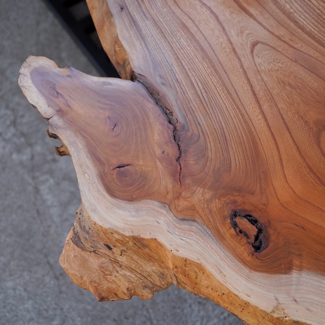 上質な欅の一枚板 ローテーブル（送無　※北海道、沖縄、離島は除く）