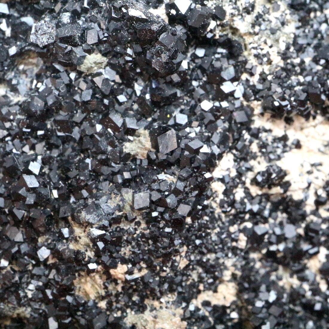 メラナイト ガーネット 灰鉄柘榴石 201,7g AND103 原石 天然石 982be3ebad23032cb6d8ab24811637