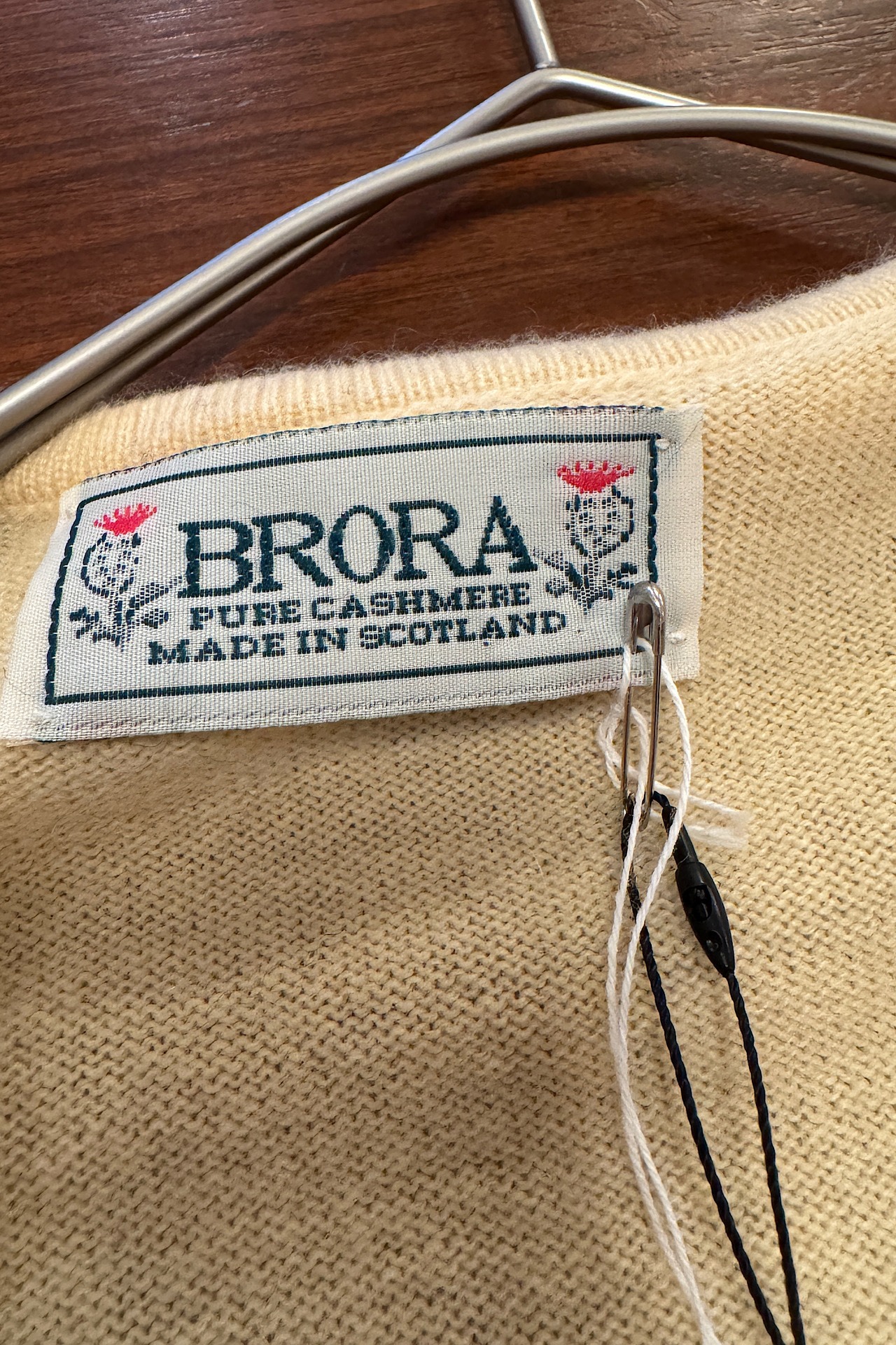 "BRORA" フロントフリルレモンイエローカーディガン