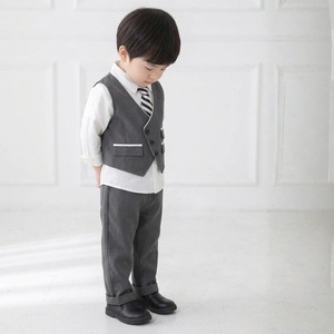 《予約商品》送料無料    チャコールグレー　クラシカルフォーマルスーツ