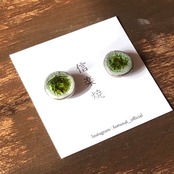 【信楽焼】鶯〜うぐいす〜　深翠 ピアス　エメラルド　陶器　伝統工芸　サージカルステンレス316L　樹脂　ノンホールピアス　イヤリング　シンプル　＊秋冬コーデ＊　お呼ばれ　フォーマル　まる　ダークグリーン　濃茶　おすすめ　人気　ハンドメイド　アクセサリー