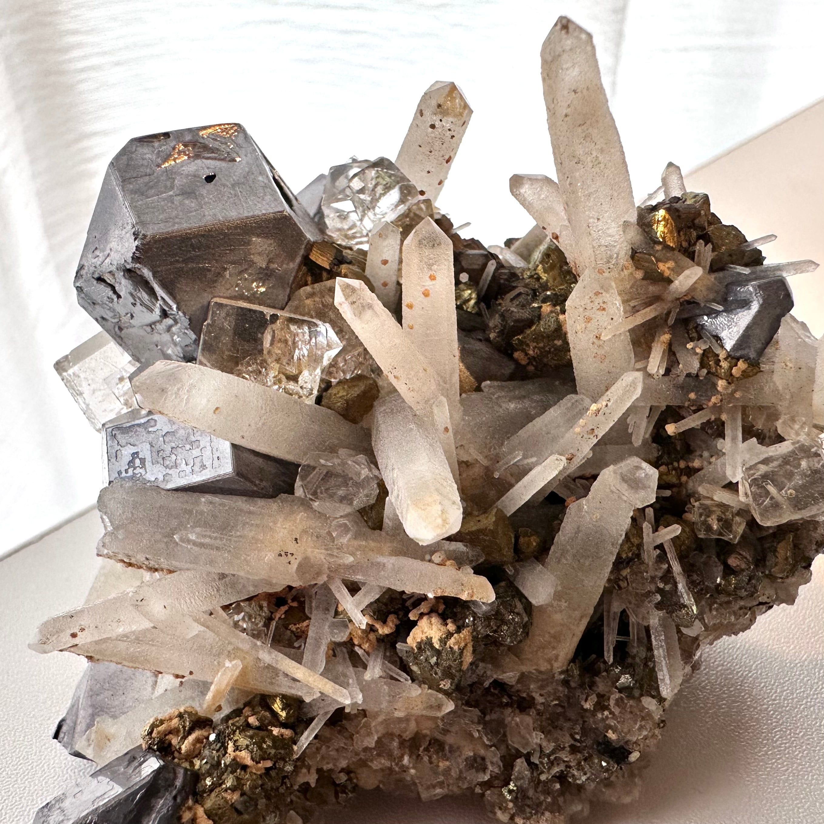 フローライト / ガレナ / パイライト / クォーツ【Fluorite with