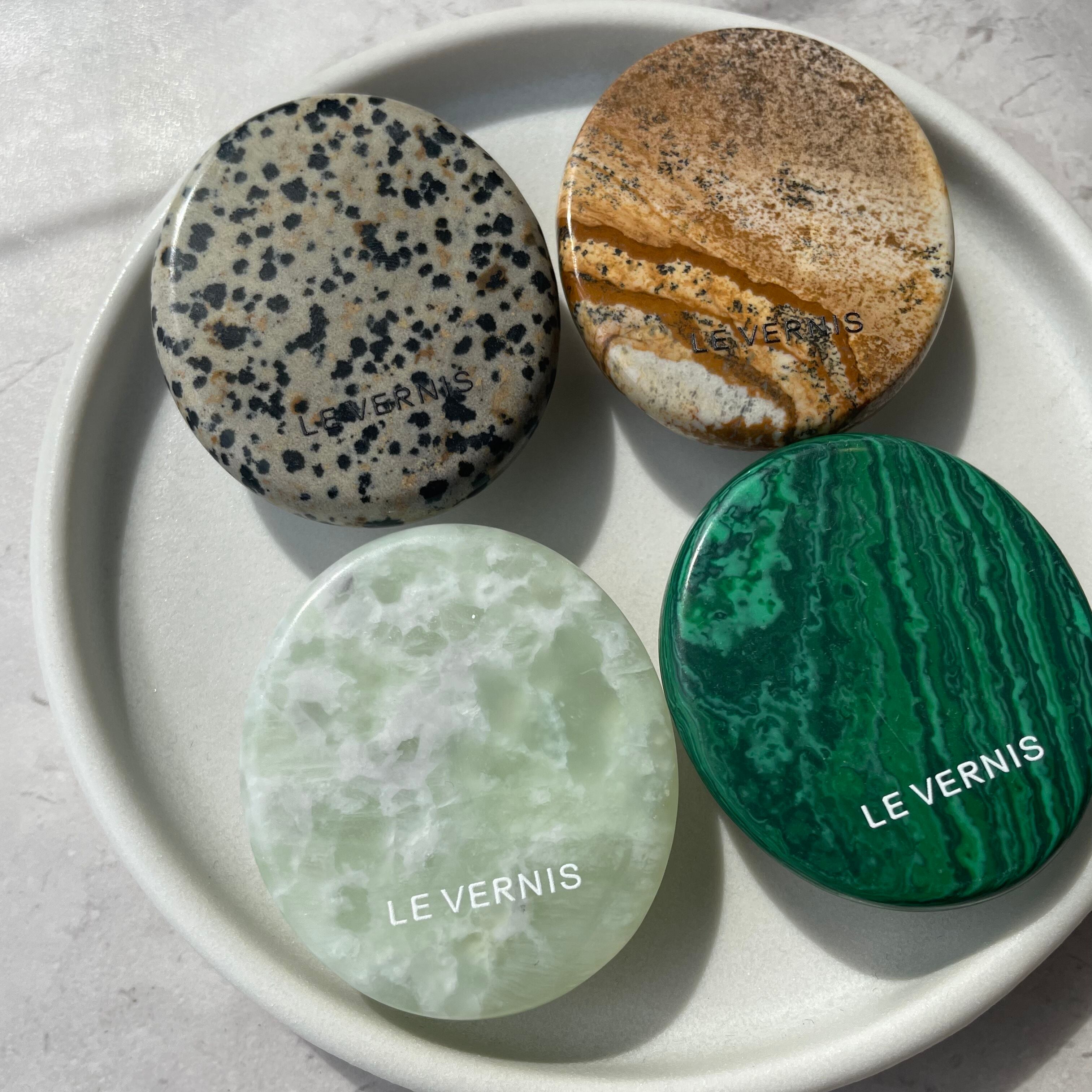 STONE 　グリーンエッジ　ワッペン　ボタン　国内正規品 LE VERNIS 】ストーンモバイルグリップ | valance 福井｜レディース
