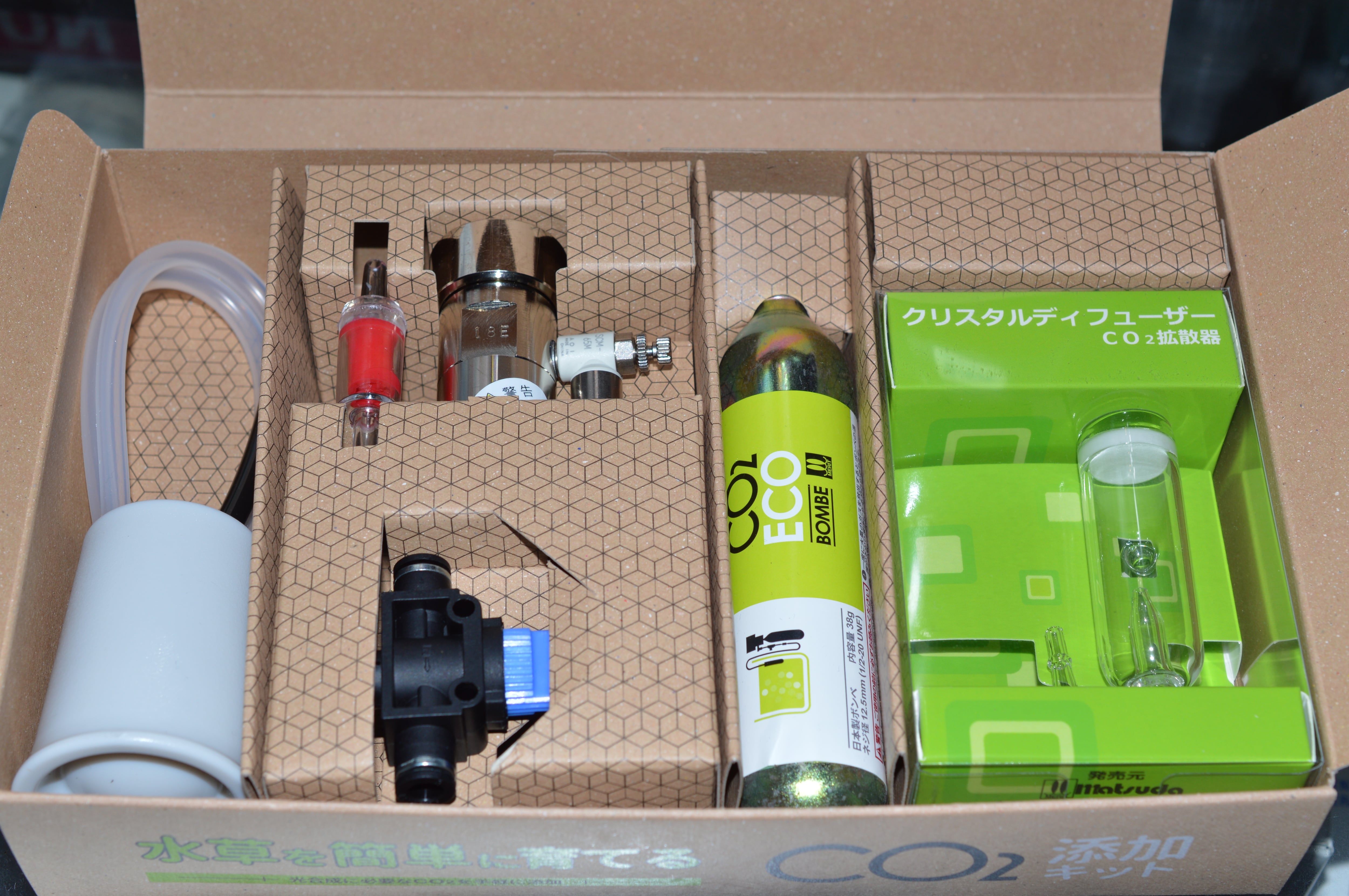 水草を簡単に育てるCO2添加キット | 水景工房入間店