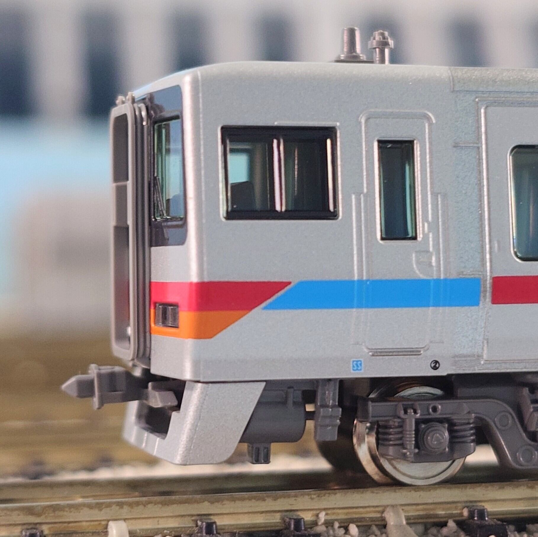 KATO 8000系(しおかぜ・いしづち)」用トイレタンク、車端部床下機器3両