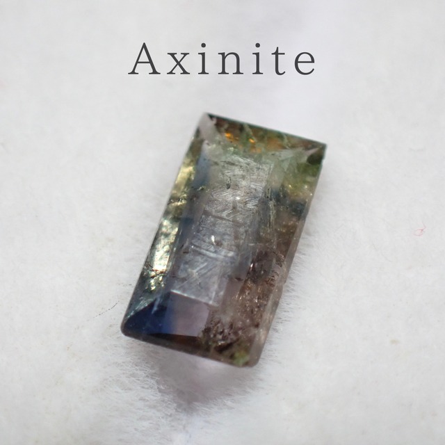 ブルー × グリーンティントアキシナイト【1458】