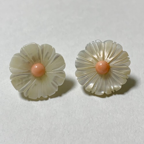 Vintage Hand Carved Mother Of Pearl Flower Pirced Earrings