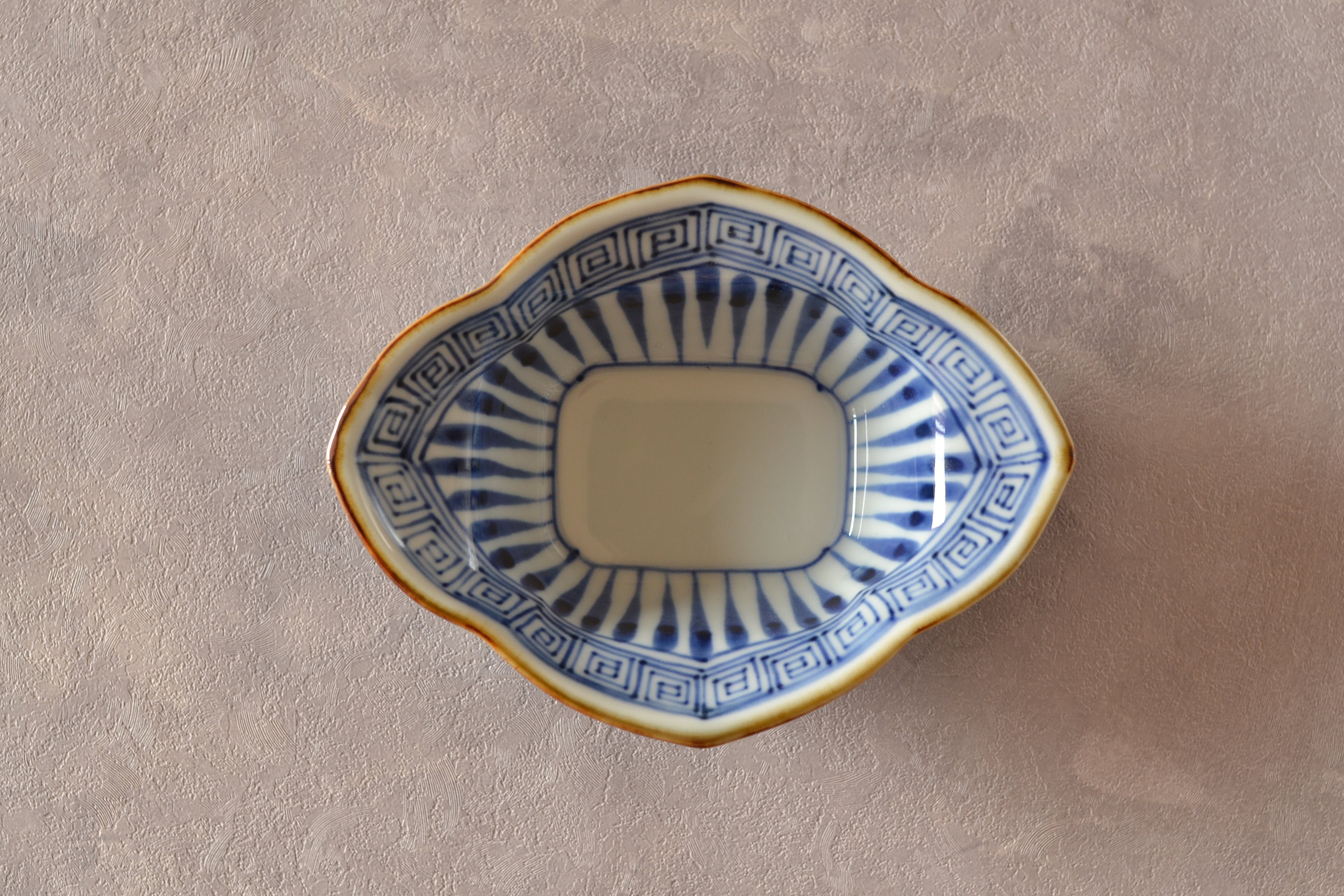 有田焼 福泉窯 染付地紋十草 木瓜型小鉢 | FUCHIGAMI TOJIKI