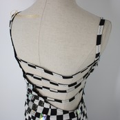 社交ダンス 衣装 ラテン ドレス ワンピース パーティ衣装 レディース オールシーズン 白 黒 ブラック系 ホワイト系 ラインストーン ビジュー チェッカーパターン フレアスカート ドレスアップ カジュアルダンス 高級感 フェスティバル イベント用 舞台衣装 動きやすい 春夏秋冬 コーディネート 繊細デザイン 華やか シンプル エレガント シルエット